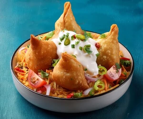 5. Samosa Chaat – The Ultimate Comfort Bowl