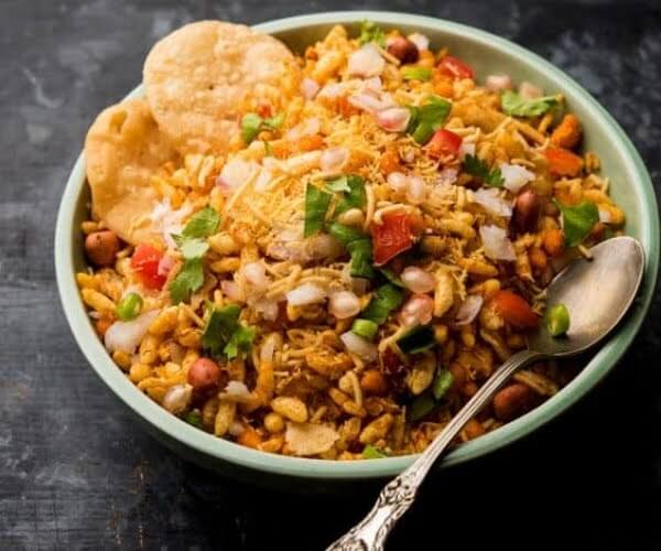 6. Bhel Puri – Light, Crunchy & Fresh
